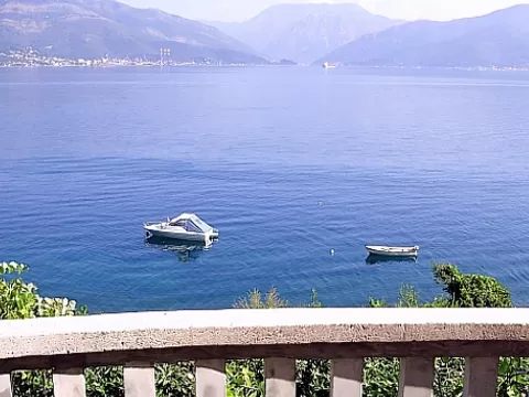 Apartmani 10 met. od mora, Krašići, Boka Kotorska Krašići