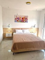 Dvokrevetna Soba sa Bračnim Krevetom i Kupatilom