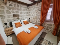 Porodični jednosobni apartman sa pogledom na vrt