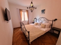 Lux dvosobni apartman sa pogledom na vrt