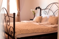 Lux dvosobni apartman sa pogledom na vrt