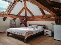 Dvokrevetna soba u potkrovlju