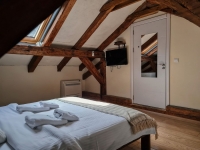 Dvokrevetna soba u potkrovlju