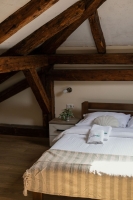 Dvokrevetna soba u potkrovlju