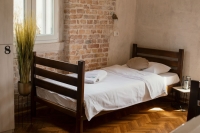 Trokrevetna soba u rustičnom stilu